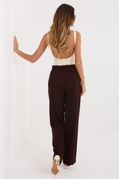 Tracksuit trousers in dark brown from the back, elastic waist, wide straight legs