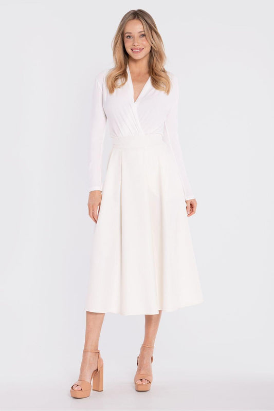 Off-white A-line midi skirt with elastic waistband and pleated skirt