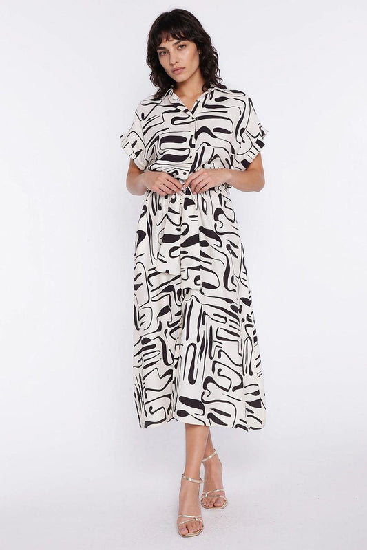 Nife day dress with black-and-white abstract print, short sleeves, button front, tie belt