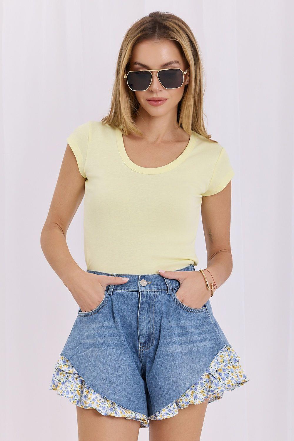 Yellow short-sleeve fitted T-shirt, scoop neckline