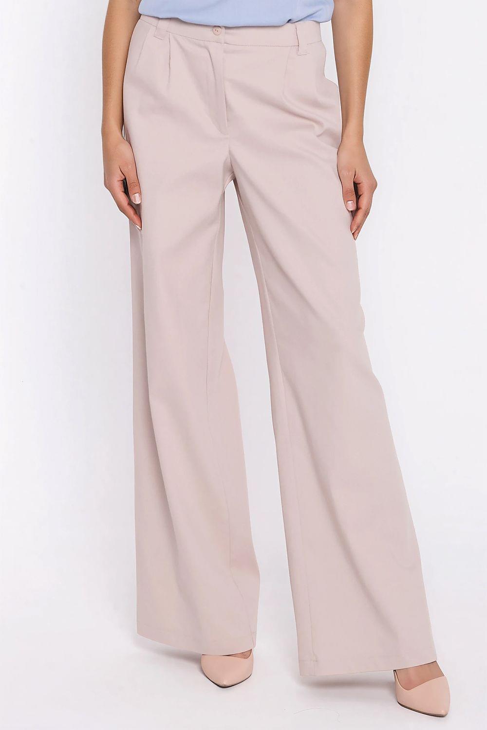 Beige wide-leg jeans with high waist, front pleats, and side pockets