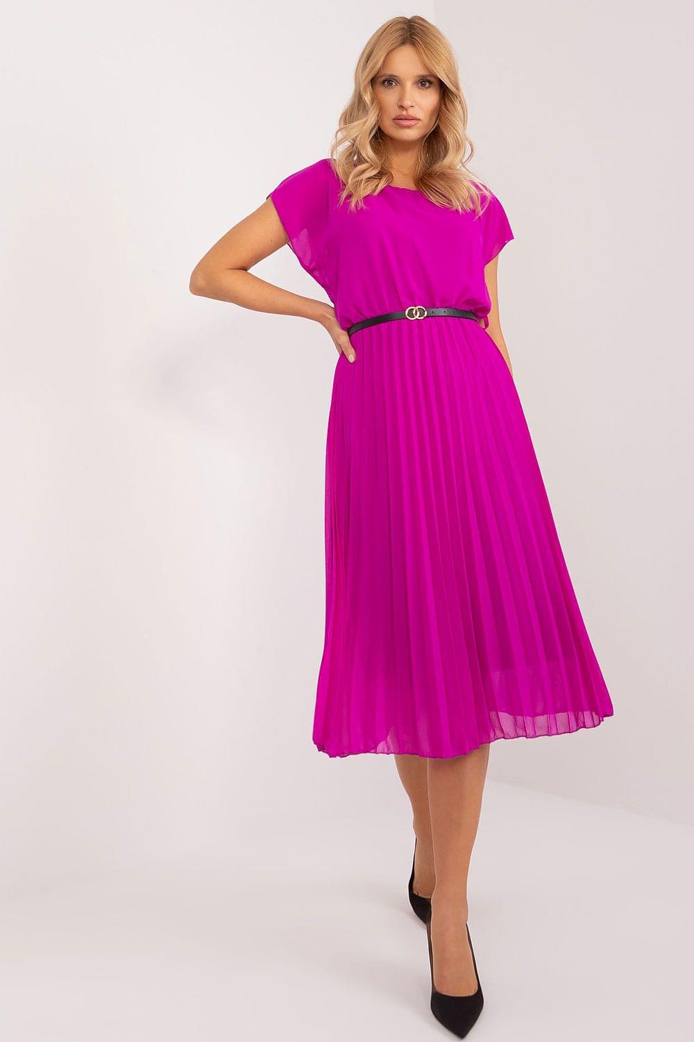 Violet pleated daydress with short sleeves and belted waist