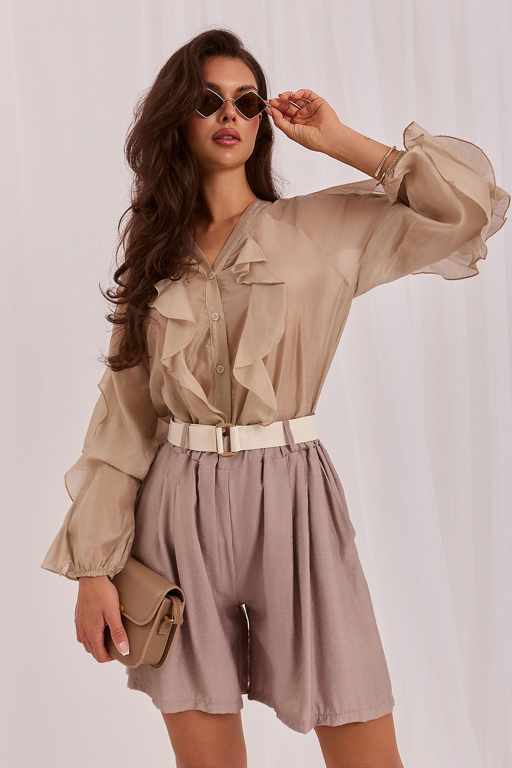 High-waist pleated shorts with wide belt, neutral light fabric