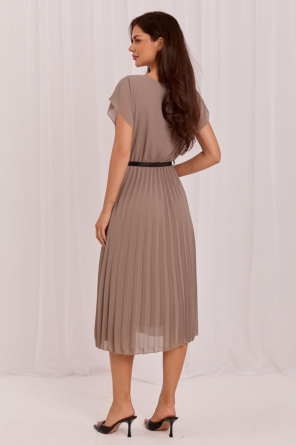 Rue Paris daydress, beige pleated midi with short sleeves and waist belt (back)