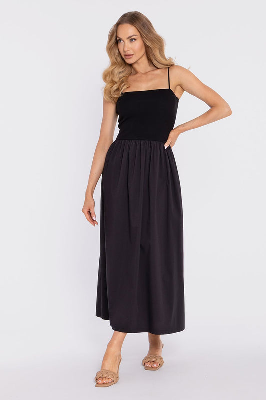 Black daydress with spaghetti straps and gathered skirt, sleeveless midi length