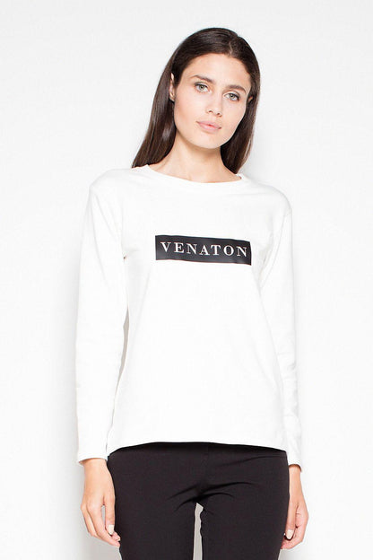 Venaton blouse model 77493, light-colored long sleeve with round neckline and front logo