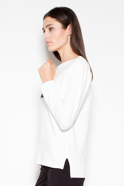 Venaton blouse model 77493, light-colored blouse with long sleeves and round neckline
