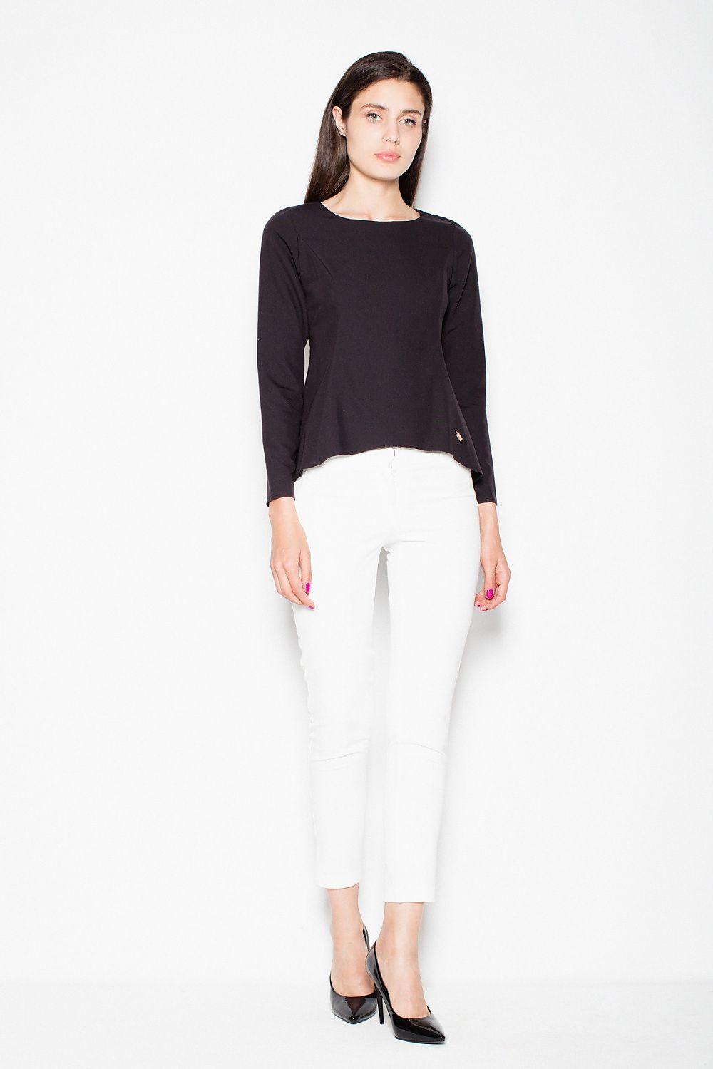 Black blouse with three-quarter sleeves and rounded hem