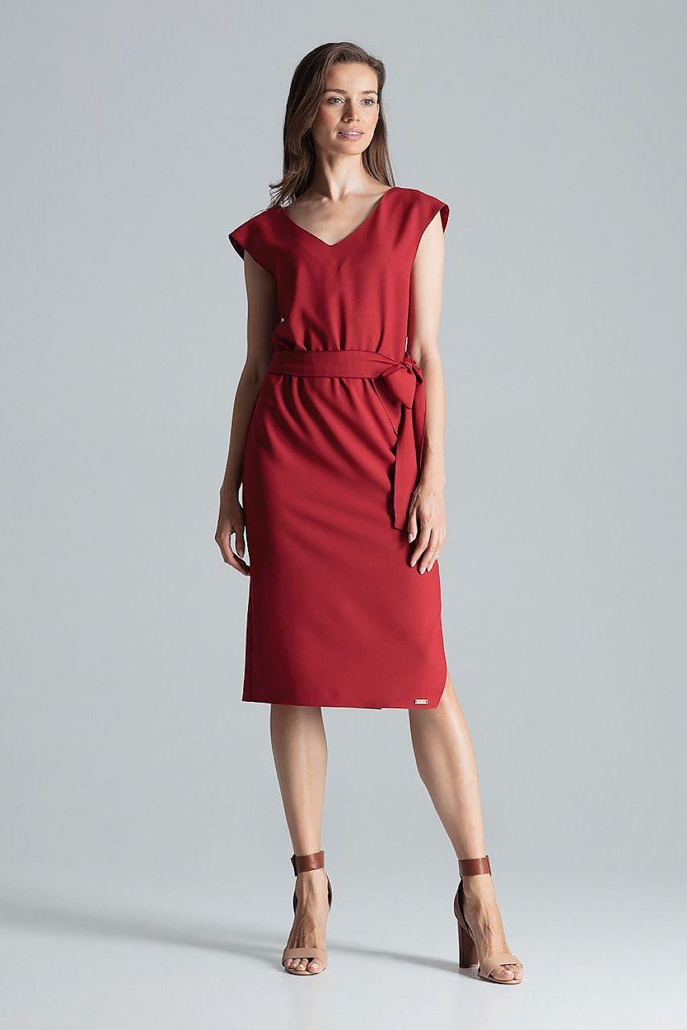 Figl daydress in red, V-neck, short sleeves, fitted waist with tie belt, midi length