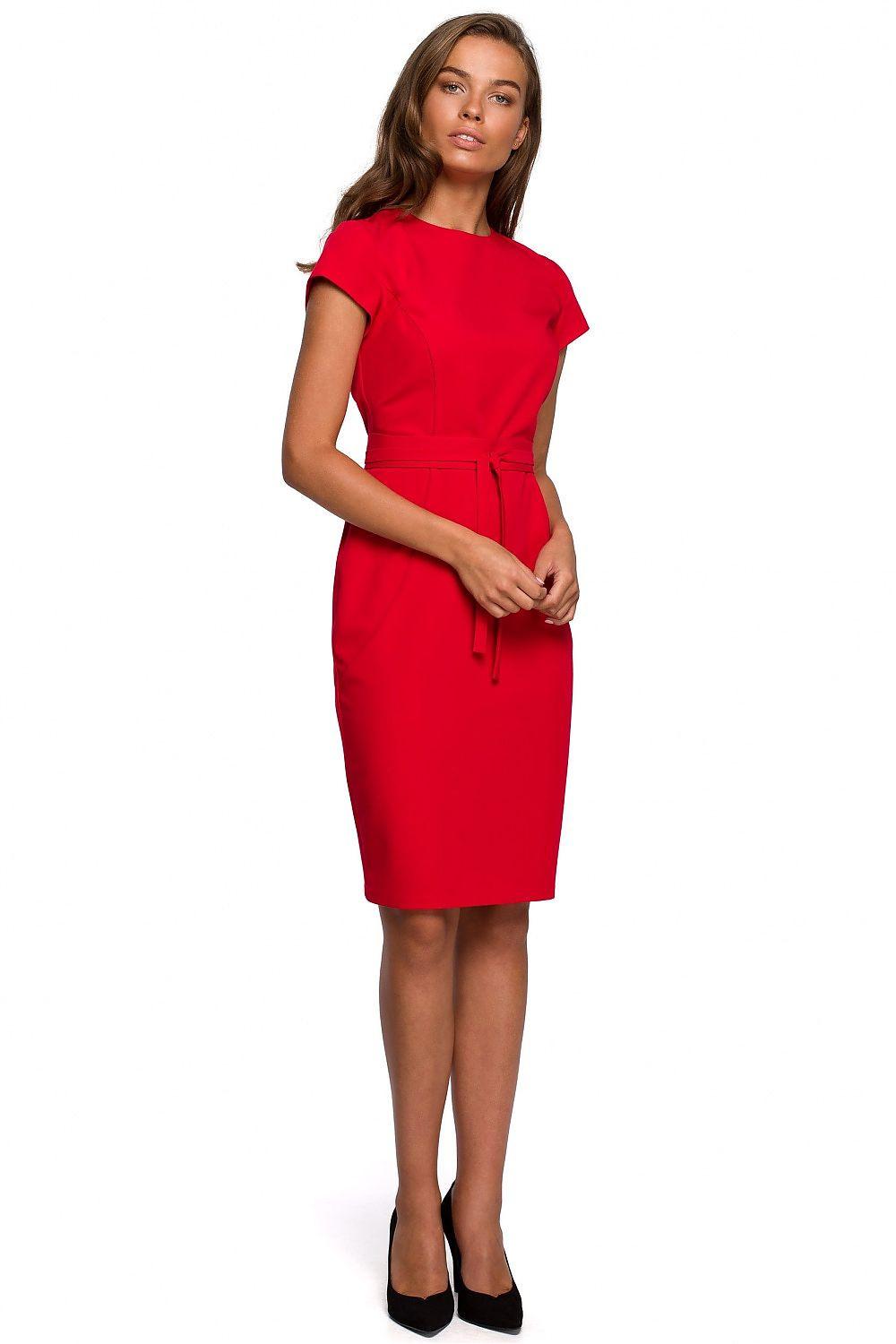 Red daydress with short sleeves and waist tie, fitted knee-length sheath