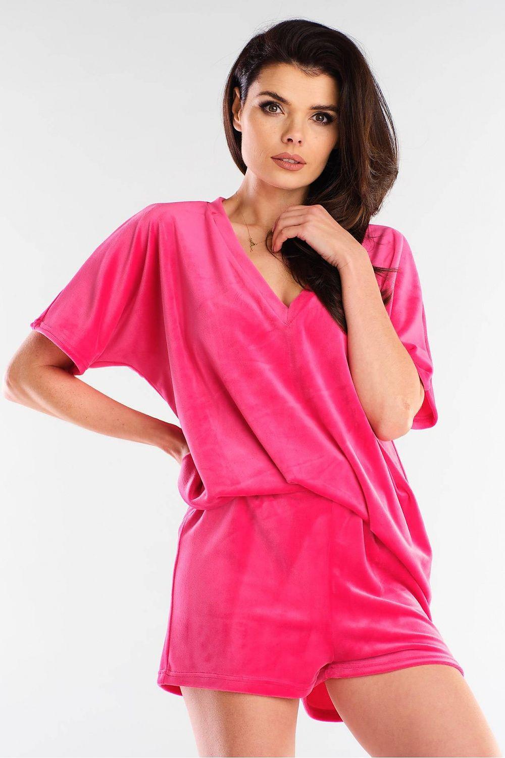 Pink casual shorts with elastic waistband and relaxed fit