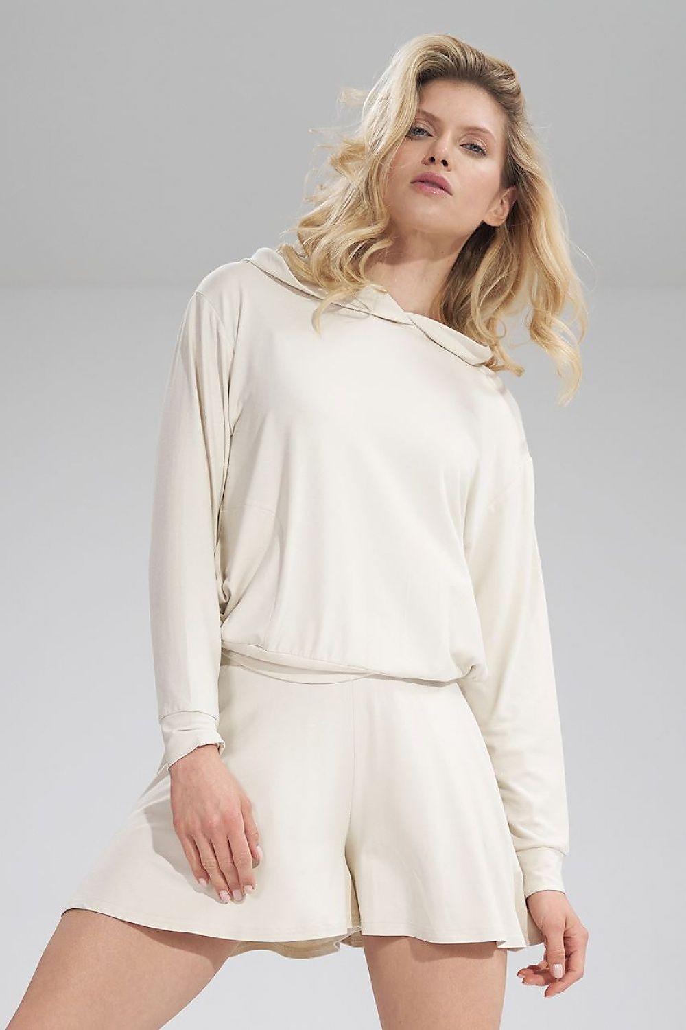 Women’s beige shorts with elastic waistband and flared ruffled hem