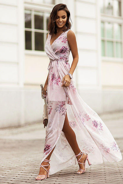 Cocktail dress in pale pink floral print with V-neck, gathered waist, sleeveless, side slit