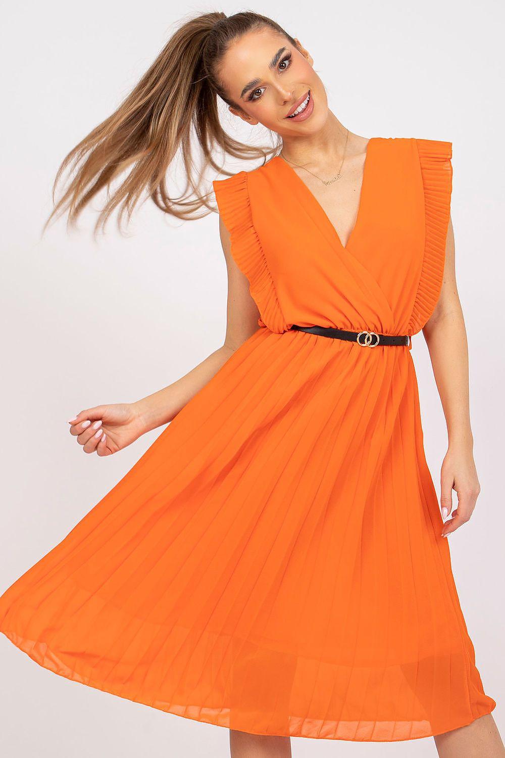 Daydress in orange with V-neck and sleeveless pleated skirt, cinched waist belt