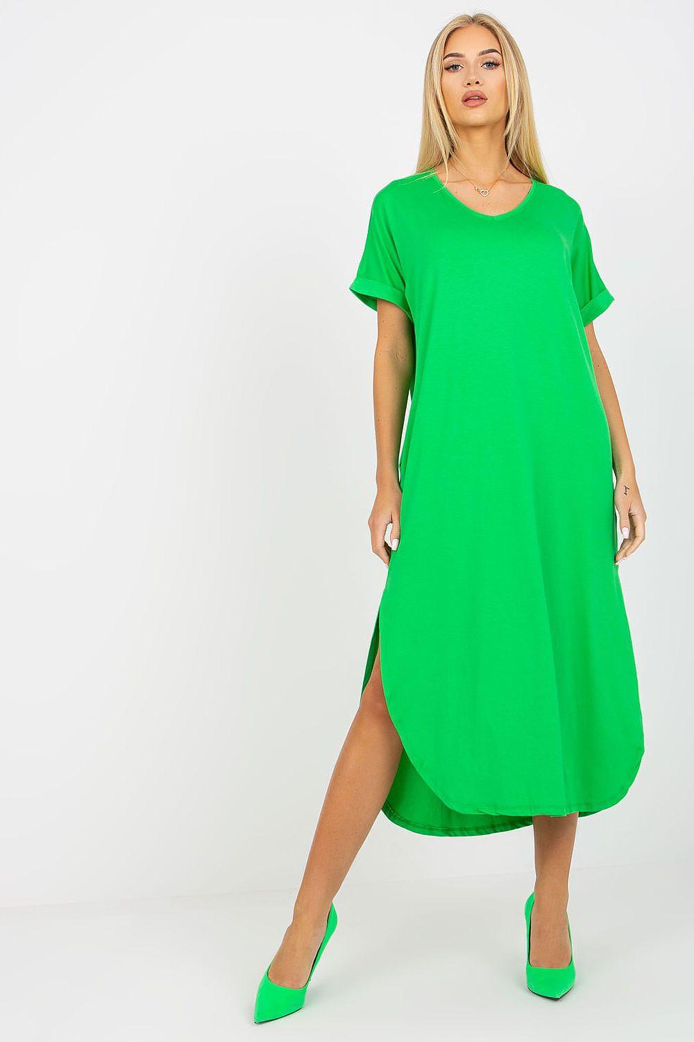 Green day dress with short sleeves and round neckline, side slit