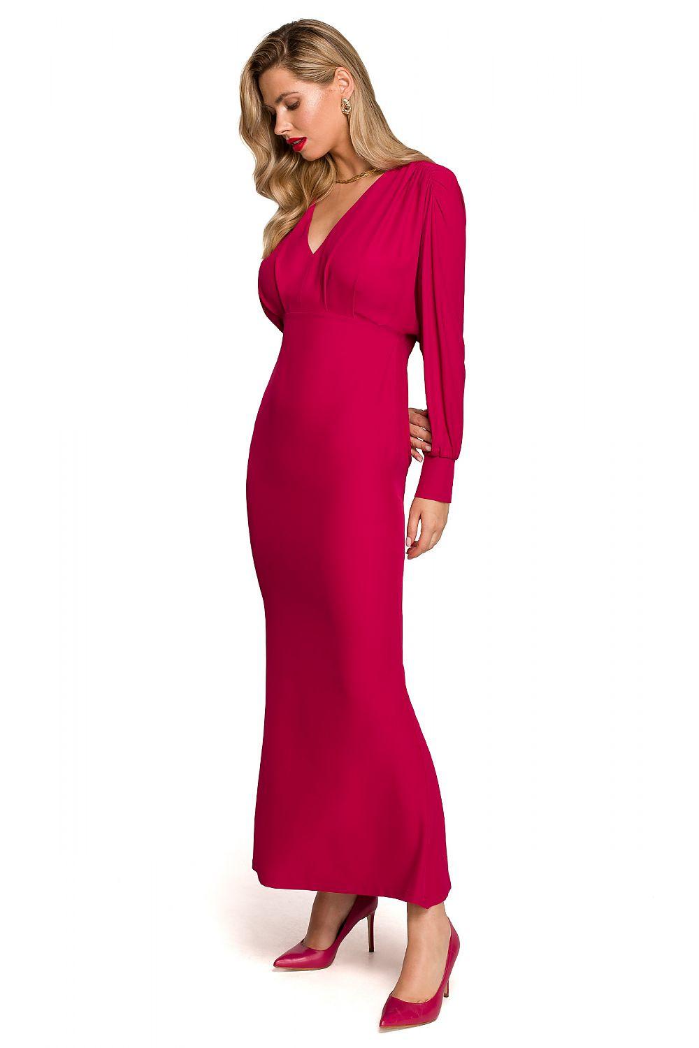 Long-sleeve maxi cocktail dress in deep red, fitted silhouette with V-neck