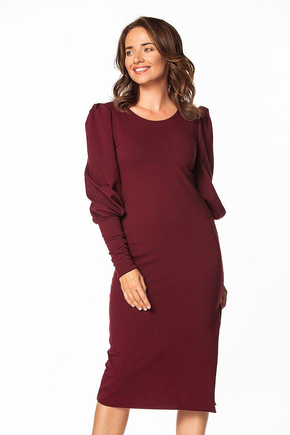 Burgundy fitted daydress with long sleeves and round neckline, midi length