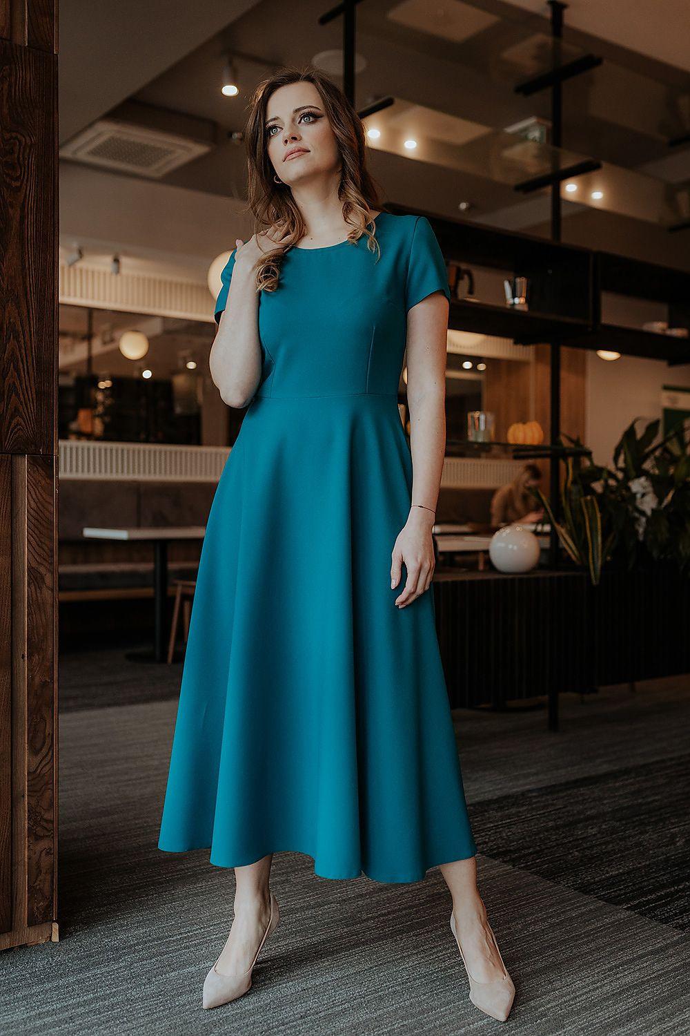 Daydress with short sleeves and midi skirt in teal