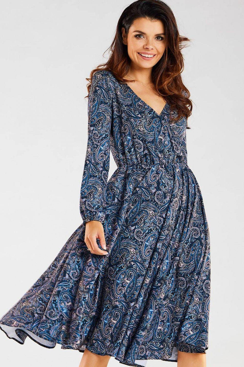 V-neck long-sleeve daydress in navy blue paisley print, gathered waist and midi skirt