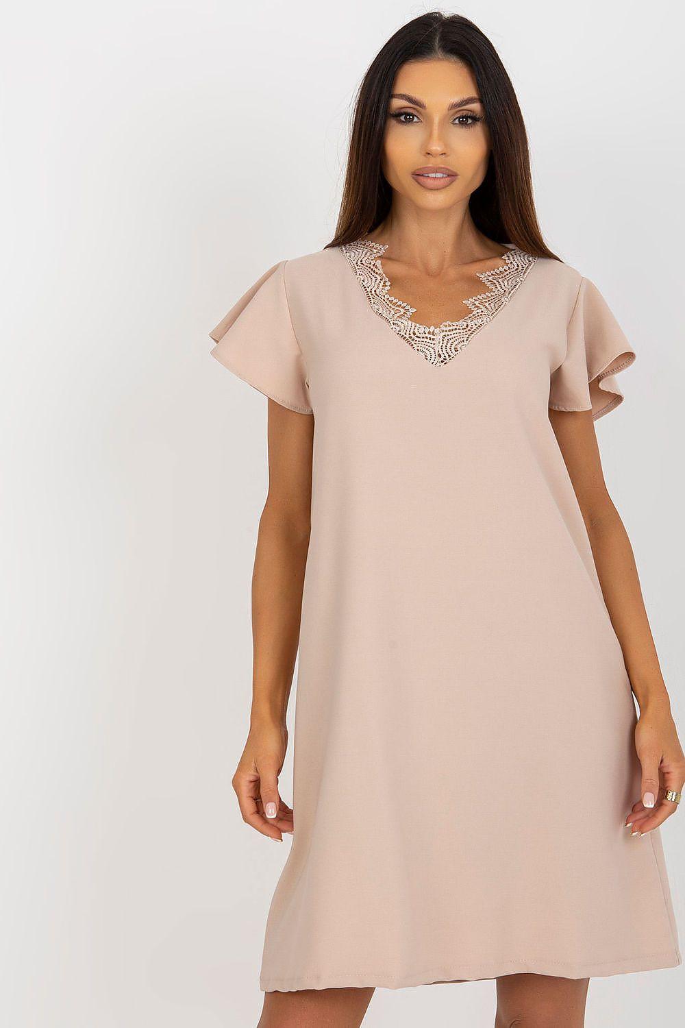 Rue Paris daydress in beige with V neckline and lace trim, short sleeves