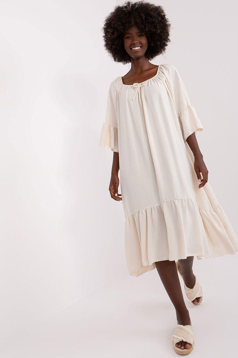 Beige daydress with round neckline, short sleeves, tiered skirt hem
