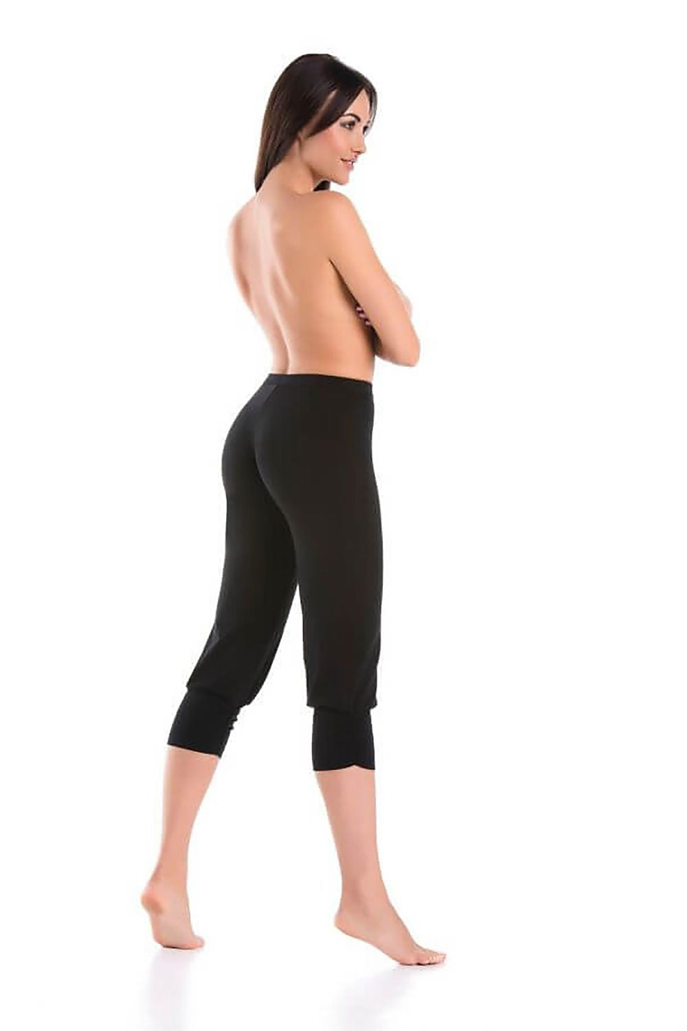 Black short leggings, slim fit capri with cropped hem