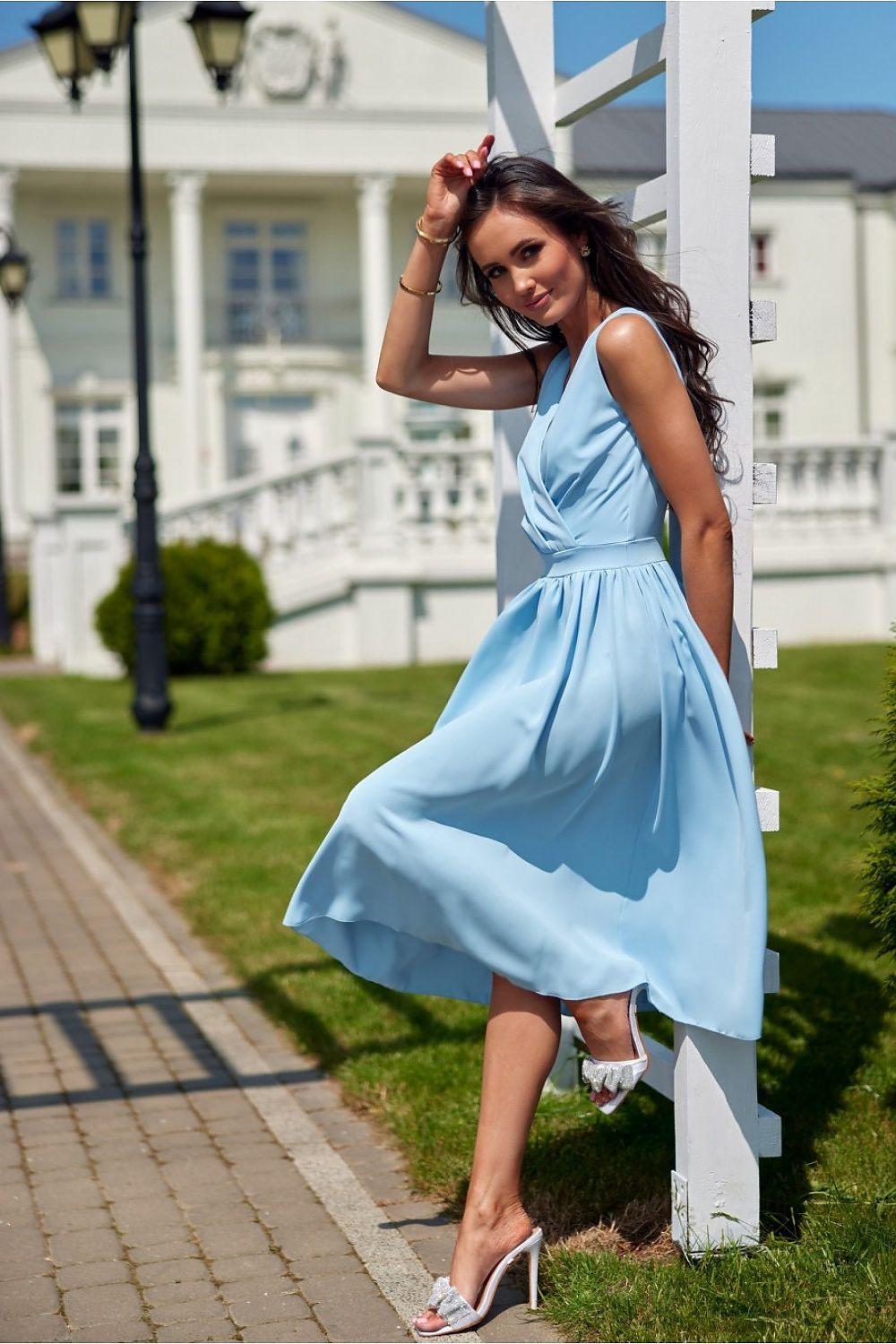 Cocktail dress, sleeveless V-neck, gathered waist, light blue midi skirt