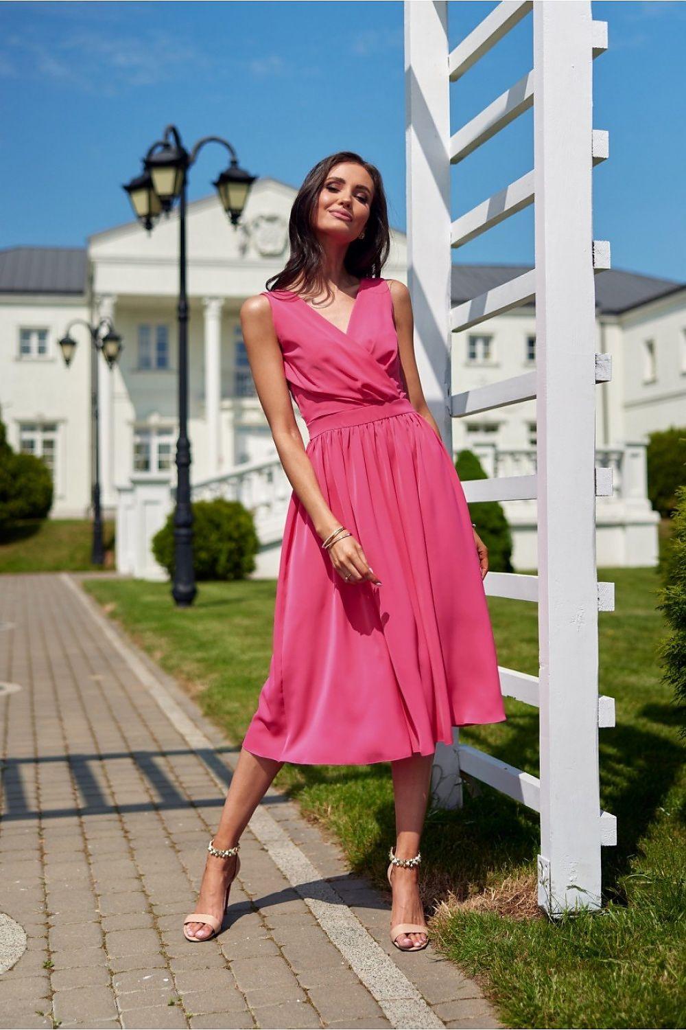 Cocktail dress, sleeveless V-neck, pink gathered waist, midi length