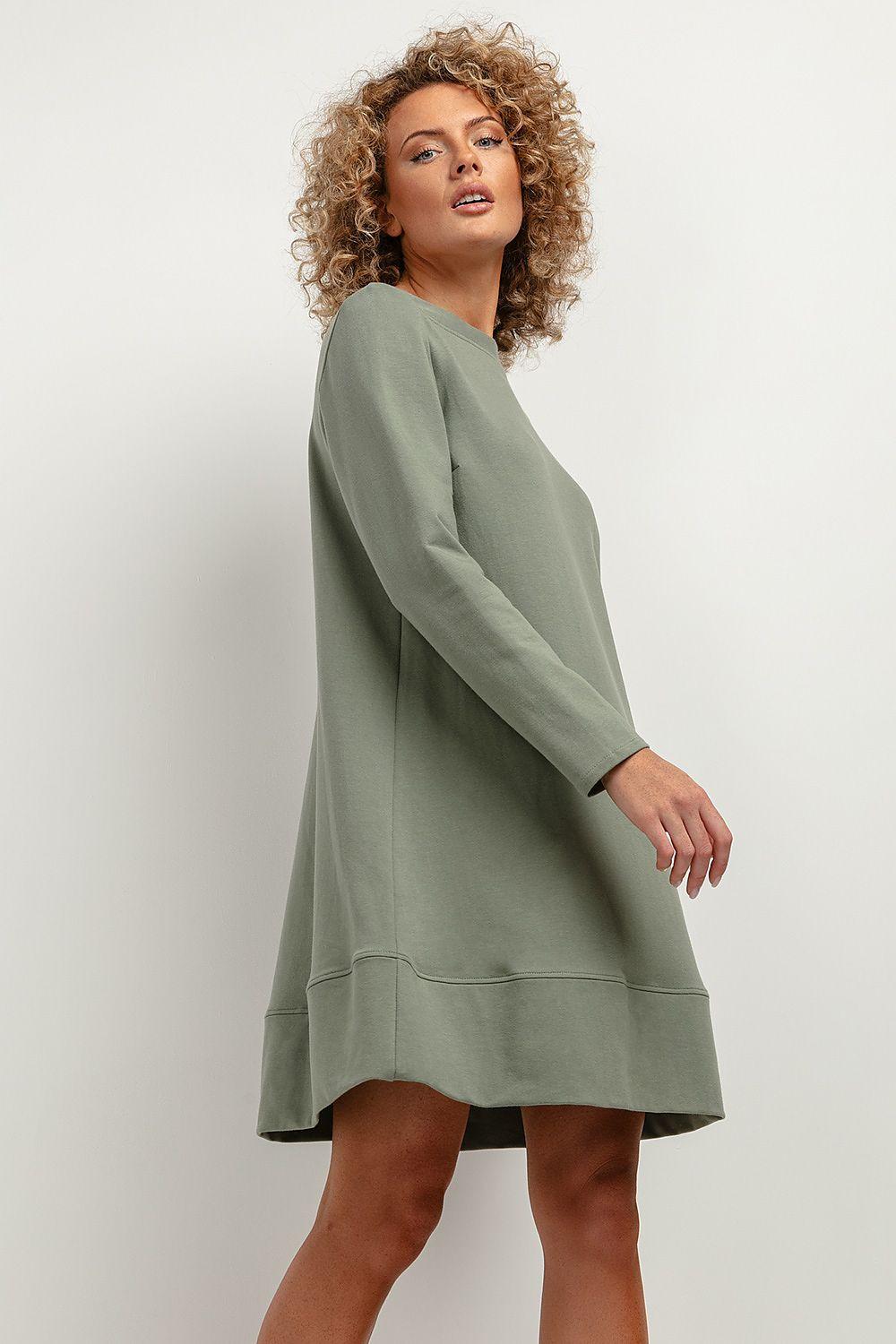 Green long-sleeve daydress with round neck and relaxed A-line skirt hemline seam