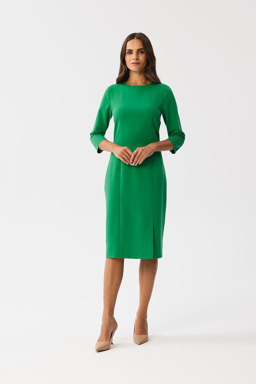 Green daydress with round neck, three-quarter sleeves, knee-length straight cut.